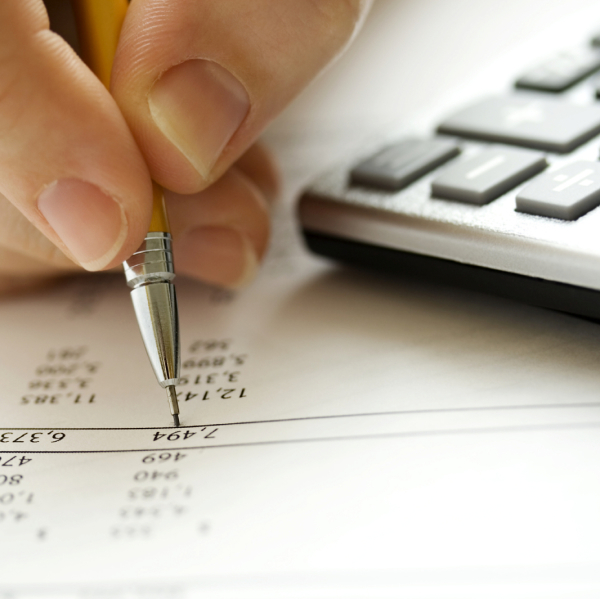 Patient informiert sich über Therapiekosten